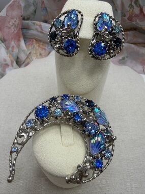 Vintage Triad Signed Brooch And Clip Earrings